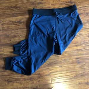 Women’s Athleta Large Petite Joggers navy EUC